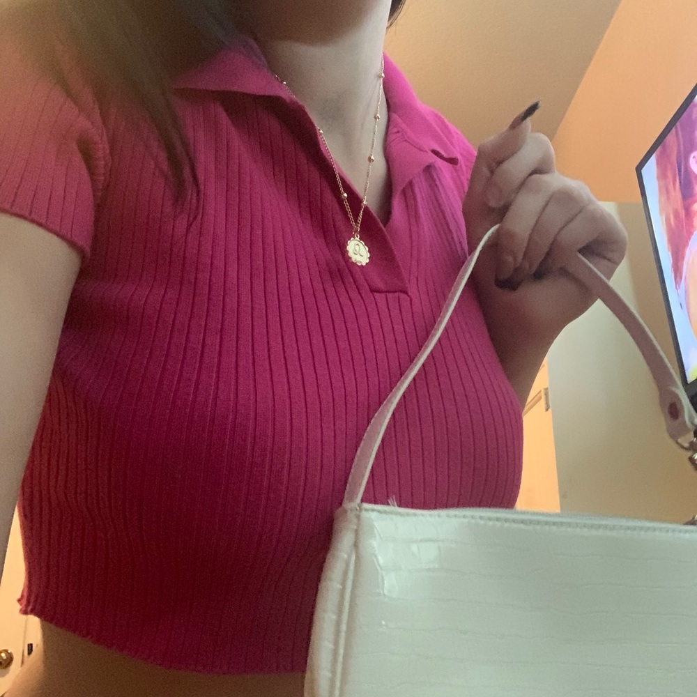 hot pink cropped collared t-shirt!